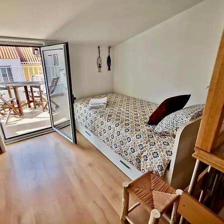 Sea View Terrace, 30m, Parking Available, Air Conditioning Apartament